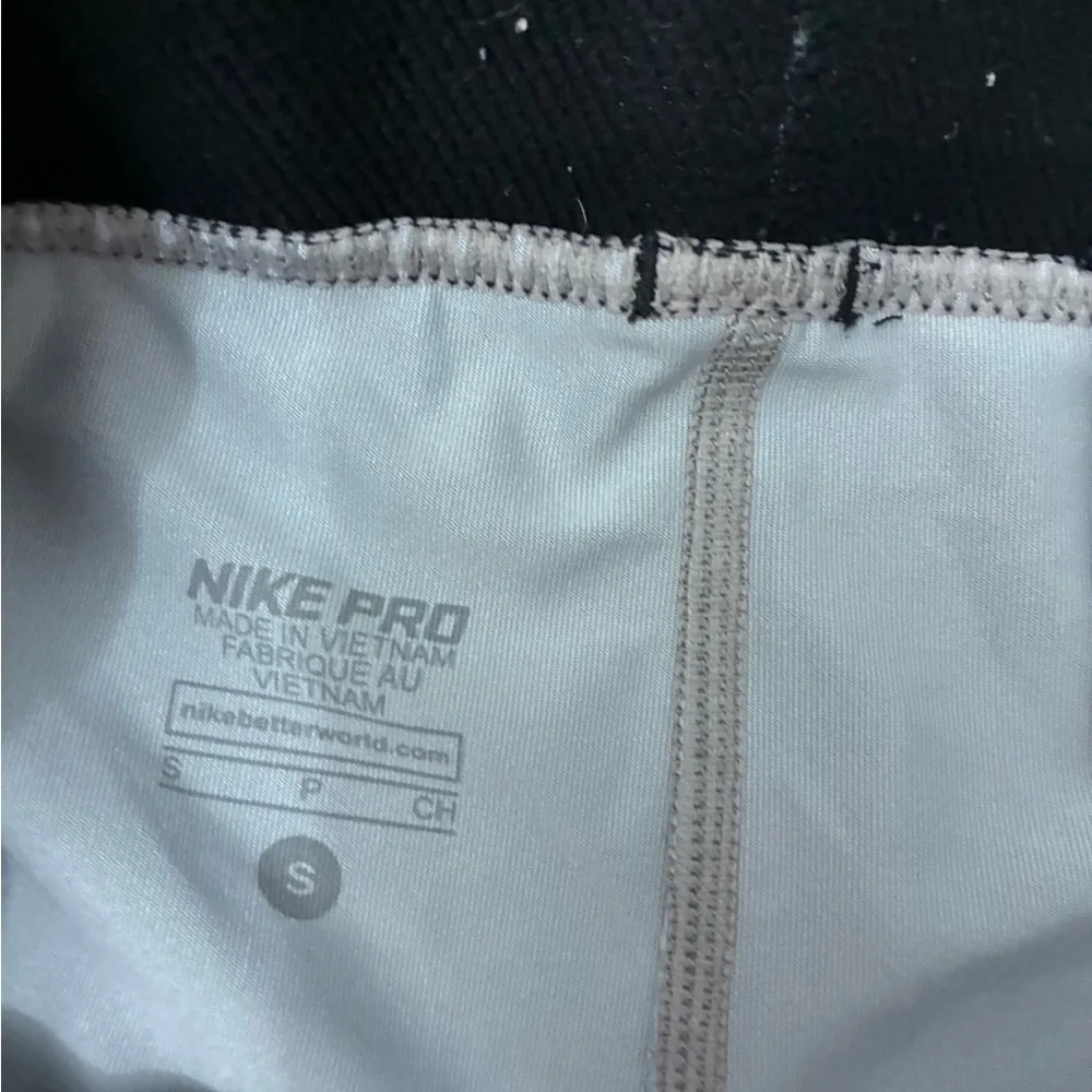 Nike Pro Women's Black and Gray Athletic Shorts Size S